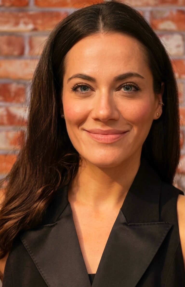 Julie Sandler headshot